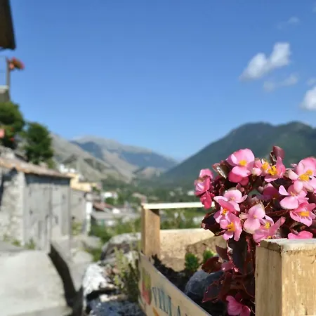 La Casa Vecchia Bed & Breakfast *